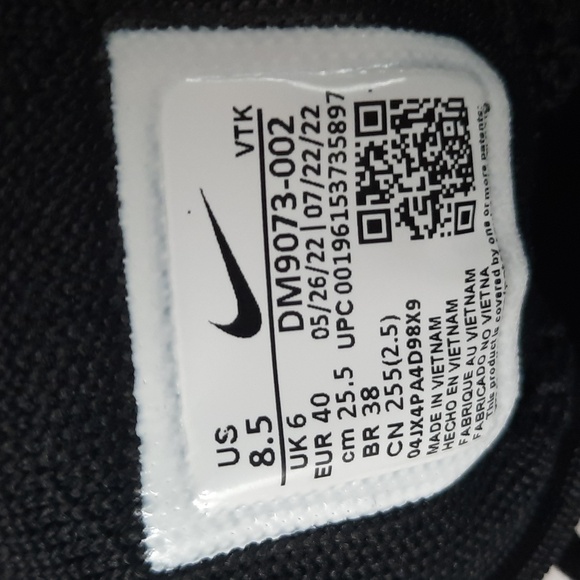 NIKE Flynit Sneakers - Picture 4 of 8